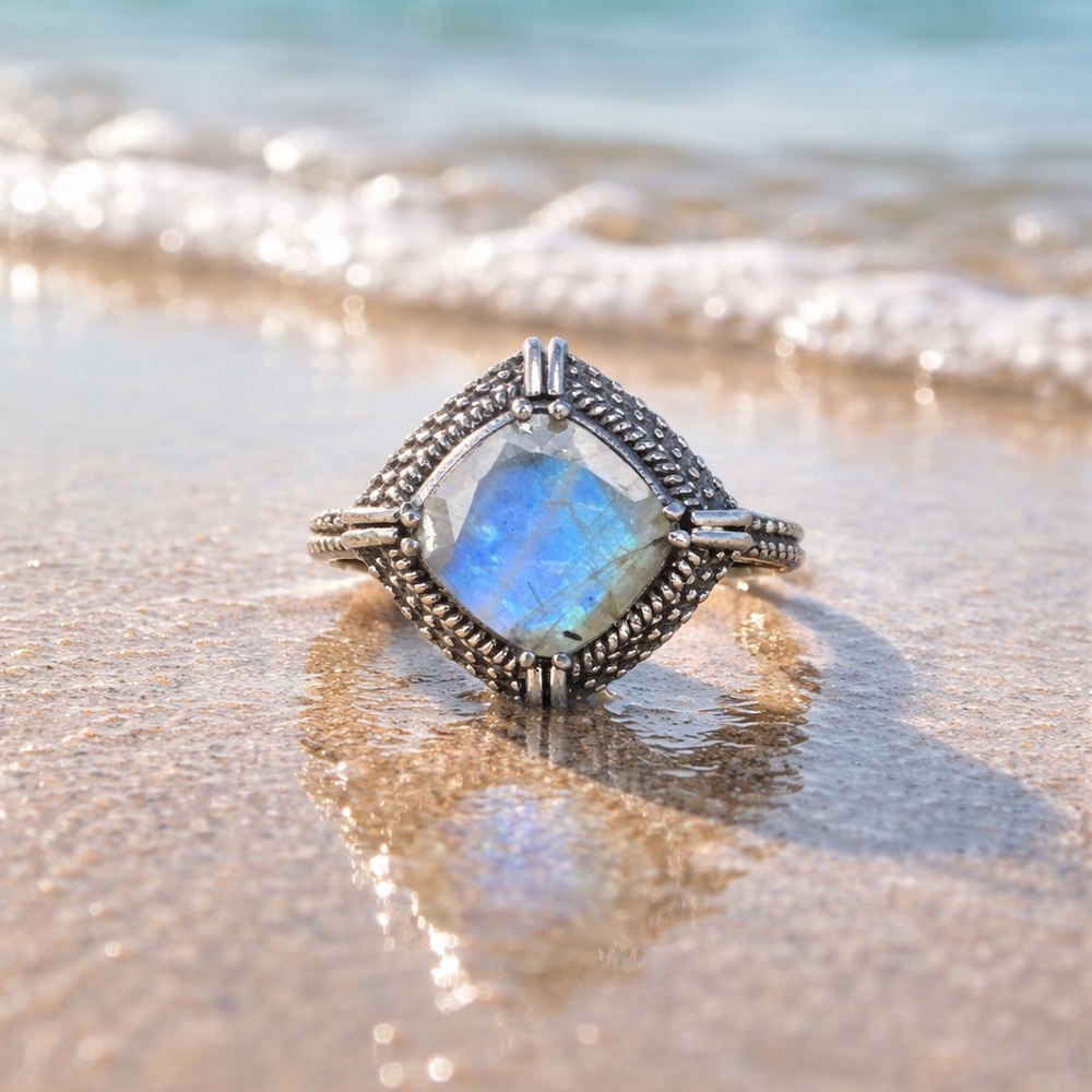Labradorite Ring - Picture 3 of 10